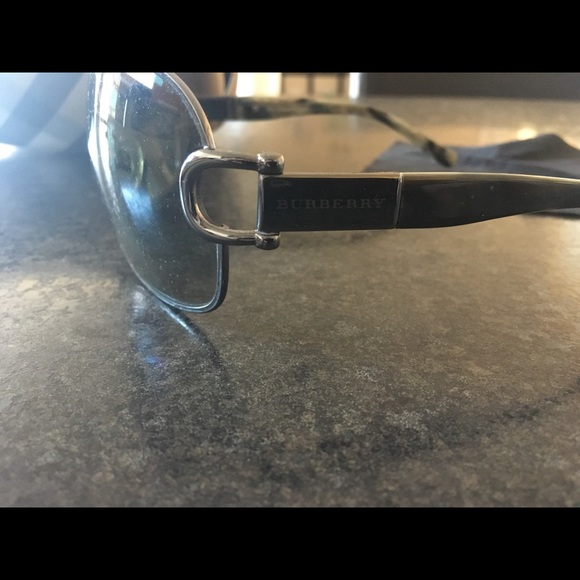 Authentic Burberry sunglasses - Picture 3 of 5